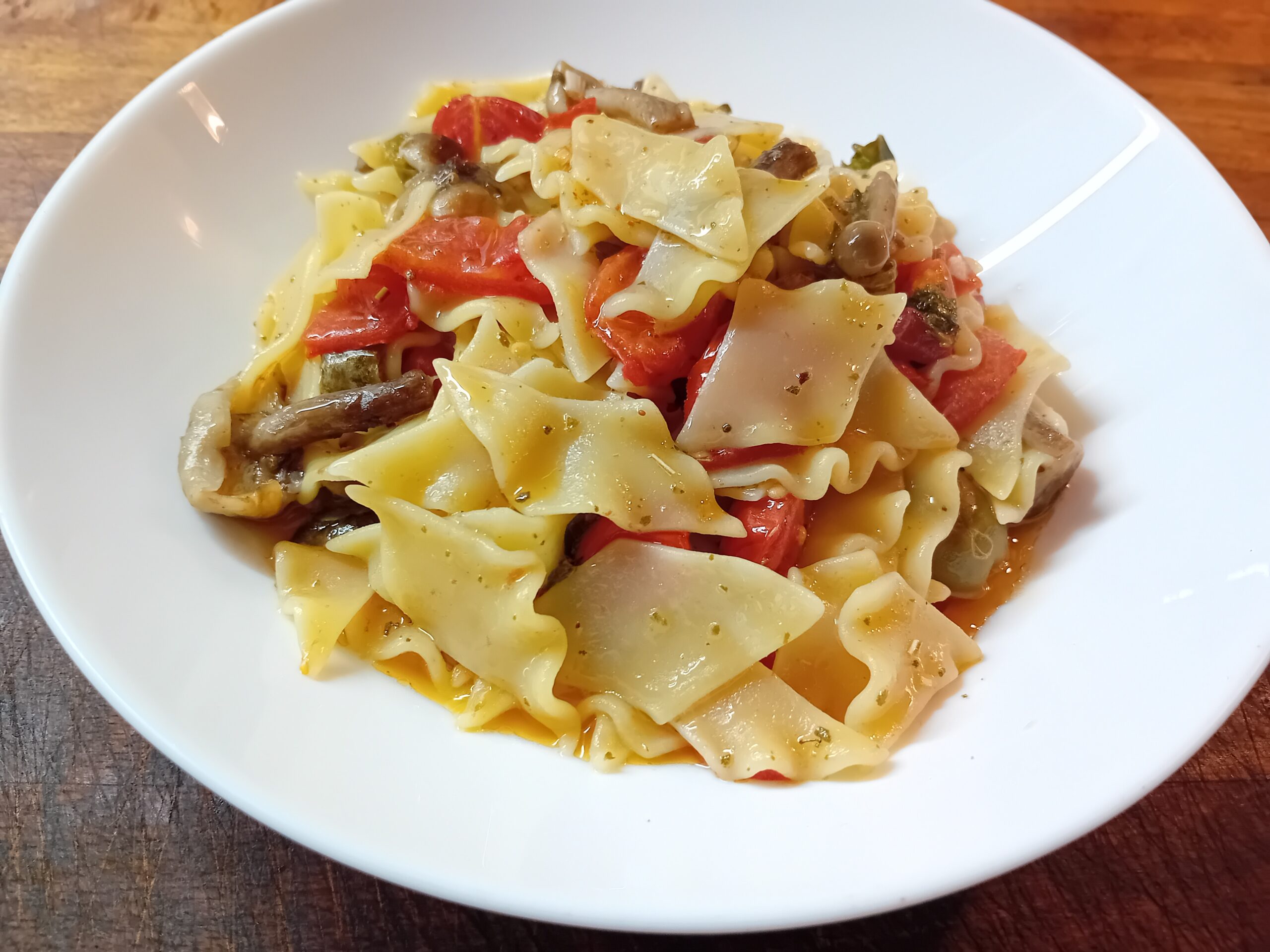 Pasta, Pomodorini, Funghi, Peperoncino